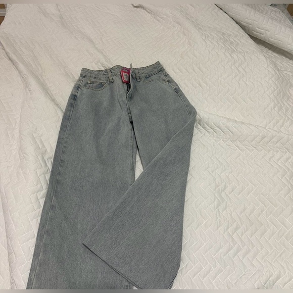 *EDIKTED JEANS WITH BOWS* - Picture 5 of 6